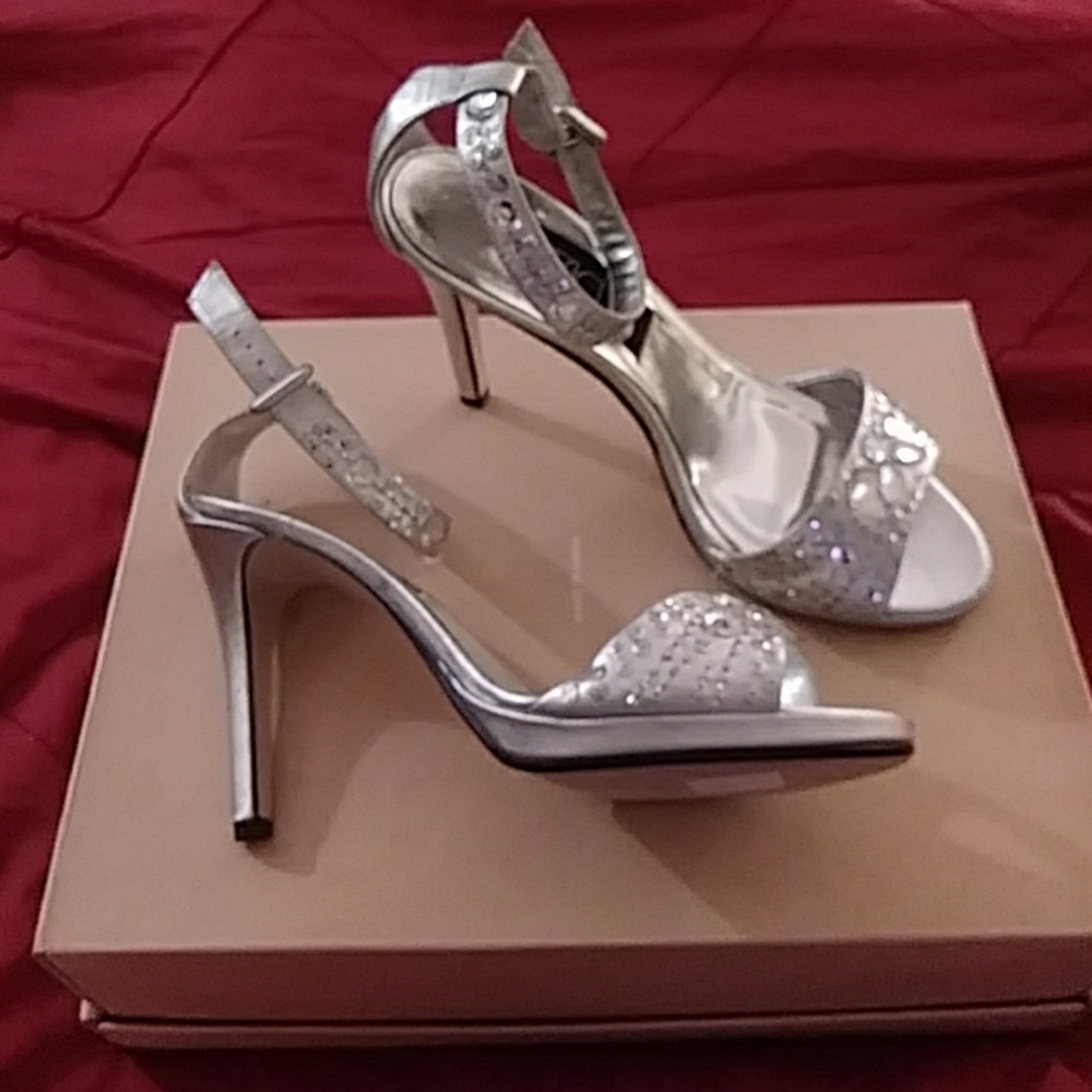 Cache heels - Picture 2 of 4